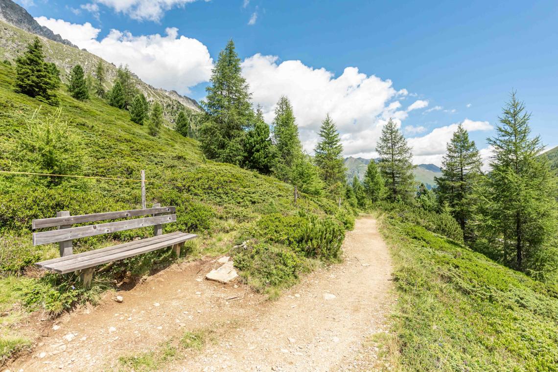 Escursione per famiglie dal Lago Obersee sul Passo Stalle