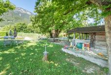 Weingut Stroblhof - Garten und Schwimmteich