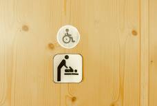 Apartments Ahrner Wirt - Barrierefreie Toilette mit Wickeltisch