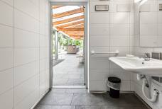 Camping Steiner: Servizi sanitari 2 - Bagno con doccia accessibile per ospiti con disabilità