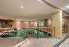Scalini per la piscina coperta