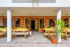 Hotel Schwarzenbach - Terrasse und Kinderspielplatz