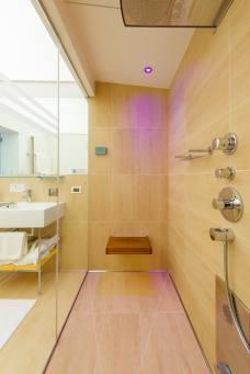 Hotel Meranerhof - Badezimmer Suite Nr. 202