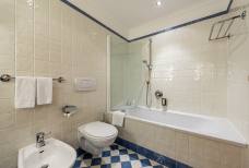 Hotel Kreuzbergpass - Bad im Zimmer 415