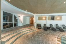 Hotel Corona - Gradini per la piscina coperta