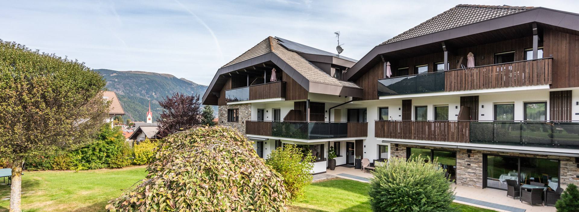 Aparthotel Familiaris - Family Apartments - Pools & Spa in Dolomites