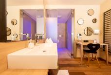 Bad im Zimmer 129