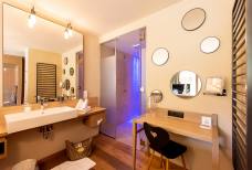 Bad im Zimmer 129