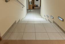 Hotel Tschurtschenthaler - Stufen zum Wellnessempfang