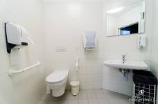 Palestra di arrampicata Salewa Cube - Bagno accessibile