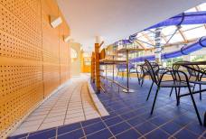 Piscina coperta di Bolzano - Terrazza del bar in piscina
