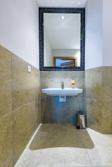Alpiana SPA - Hallenbad Toiletten