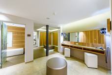 Alpiana SPA - Umkleidebereich Hallenbad und Fitness
