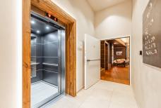Golf Lodge - Ascensore notturno