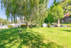Schwimmbad Schlanders - Garten und Liegewiese