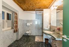 Hotel Gassenwirt - Bagno della camera accessibile 211